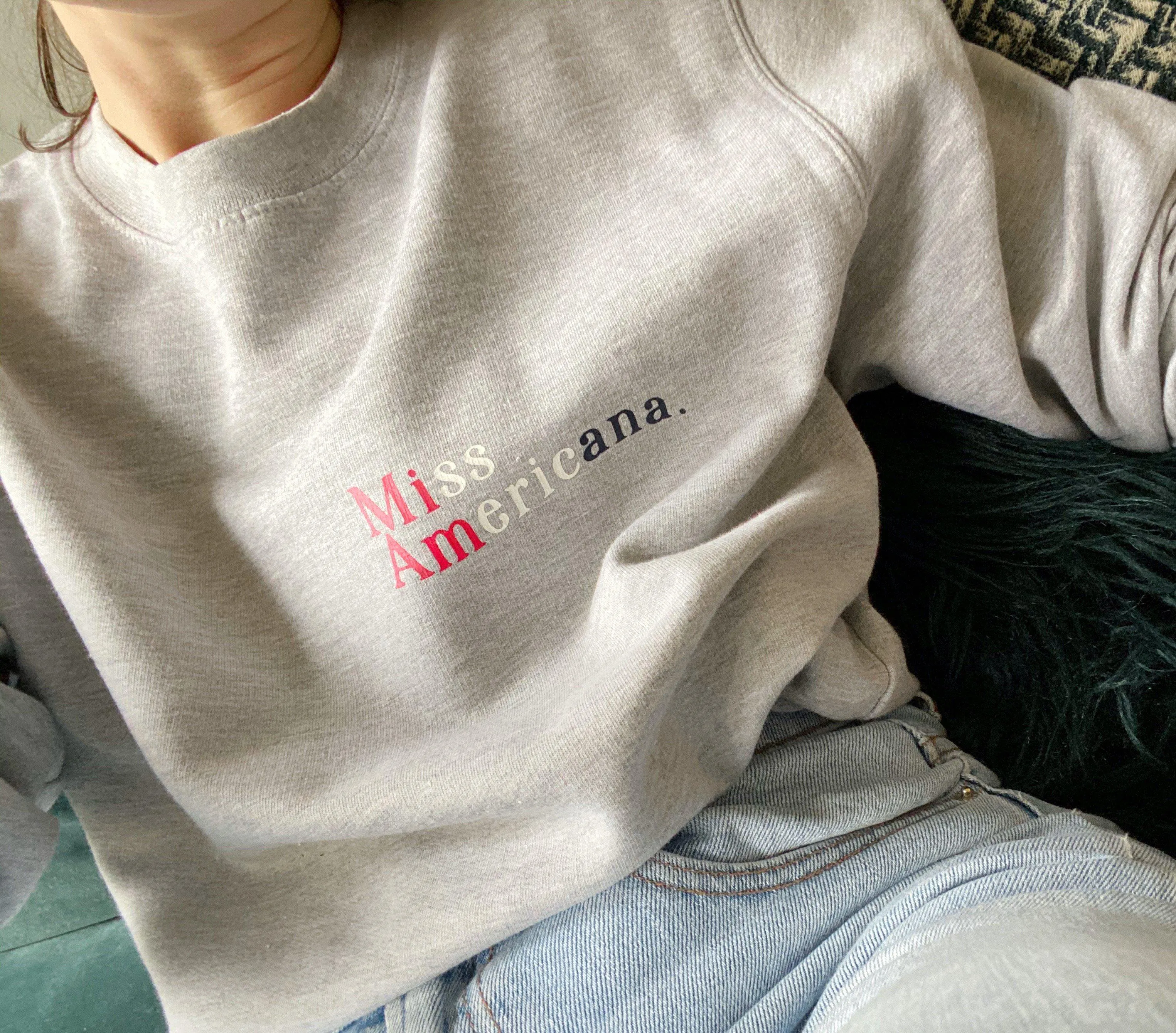 Miss Americana. - Unisex Fit Sweater