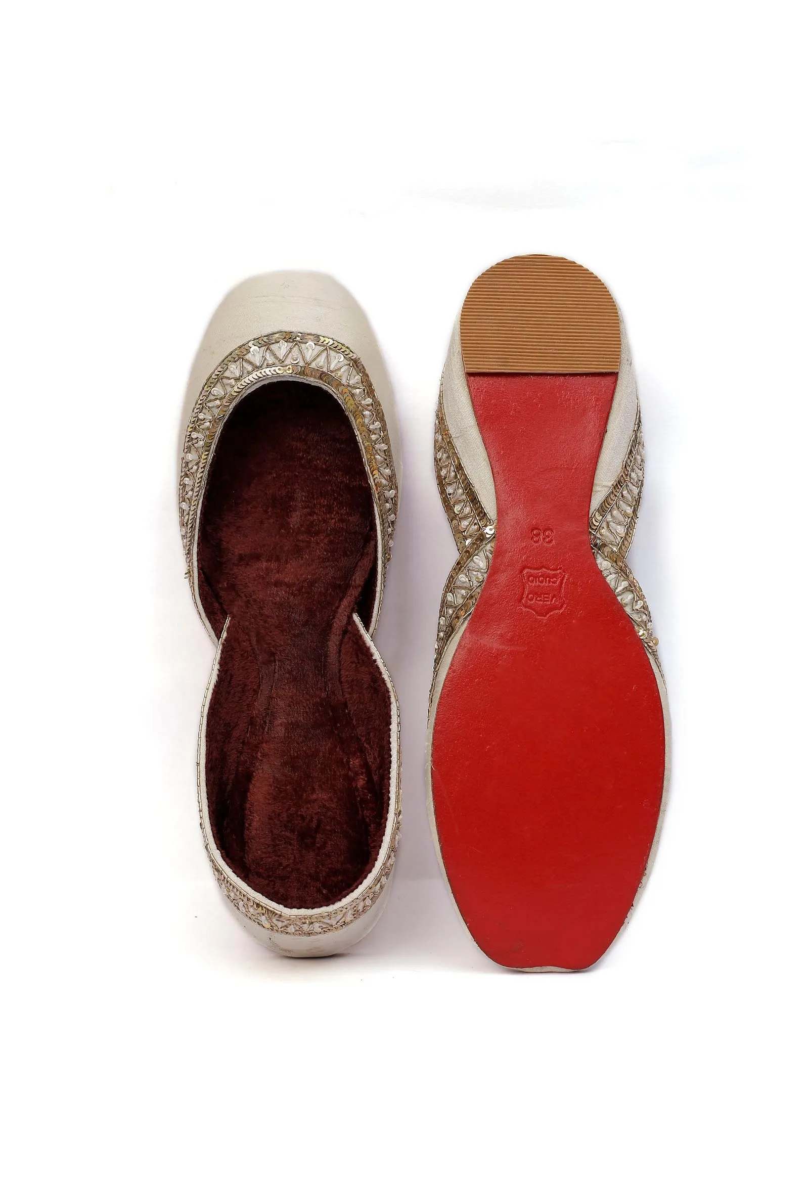 Shagufta White Silk Embroidered Velvet Juttis