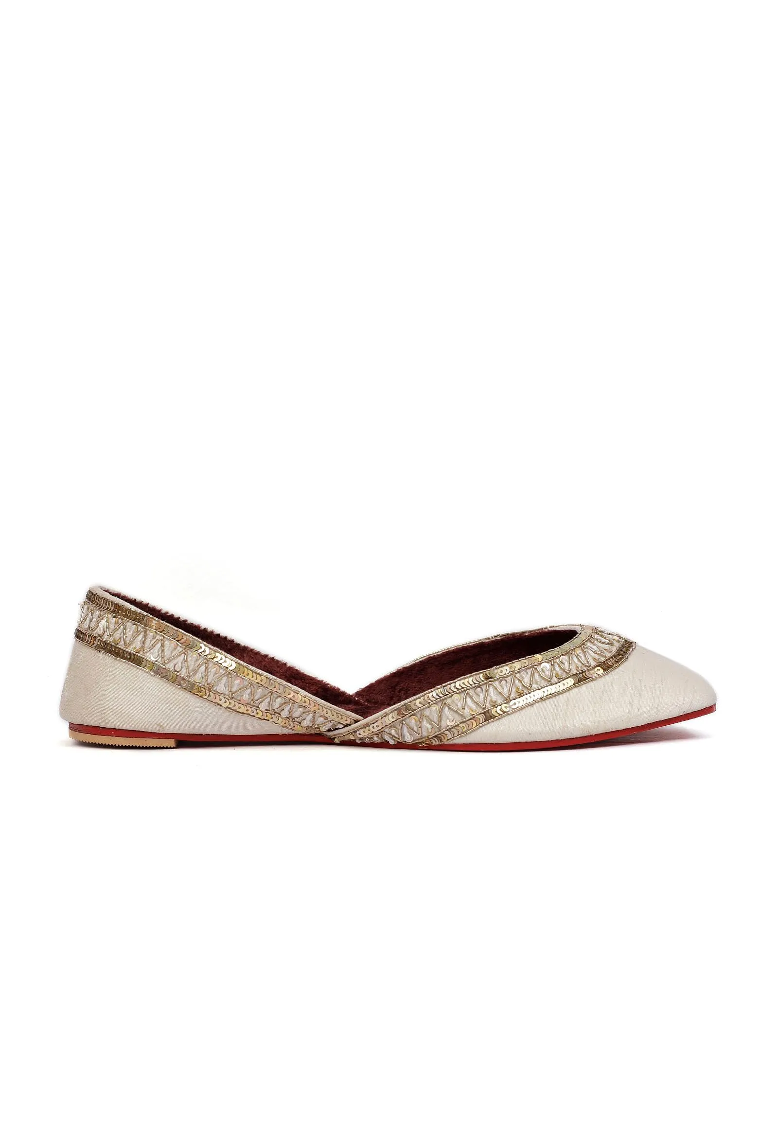 Shagufta White Silk Embroidered Velvet Juttis