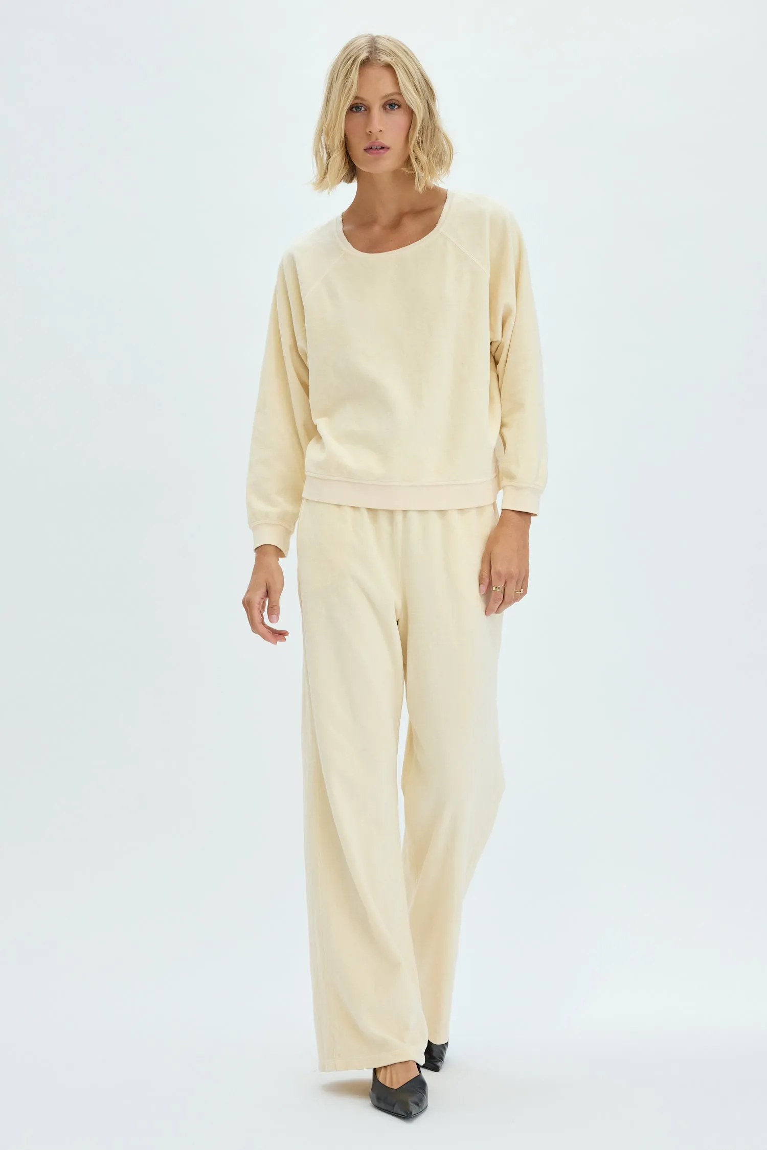 Velour Sand Lux Tracker